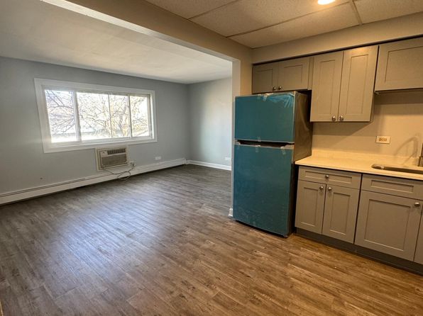 511 Chicago Rd #12