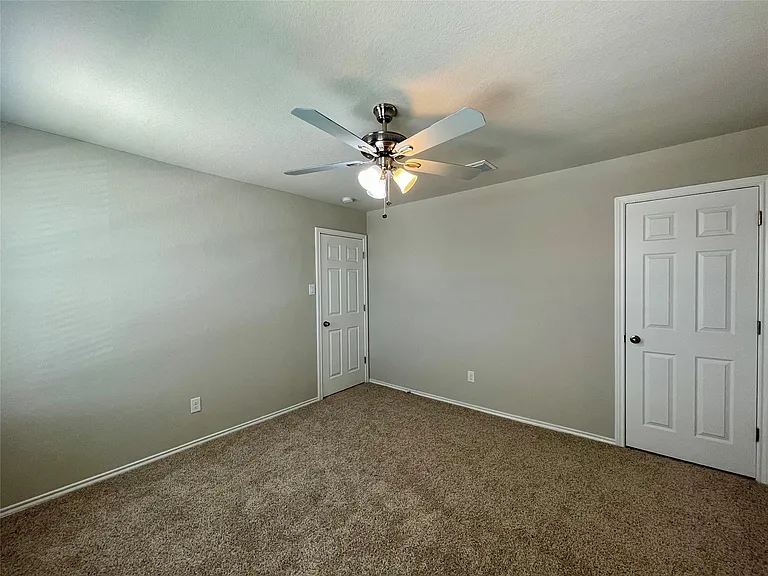 231 Valmet Dr — Photo 23