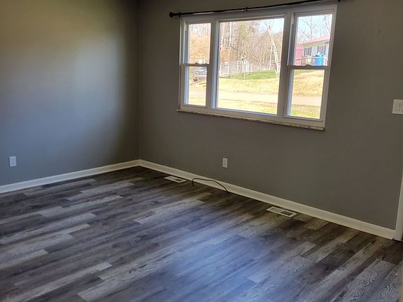 2nd image of 2997 Meadowview Dr