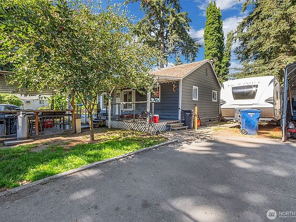 2nd image of 3009 D Street SE