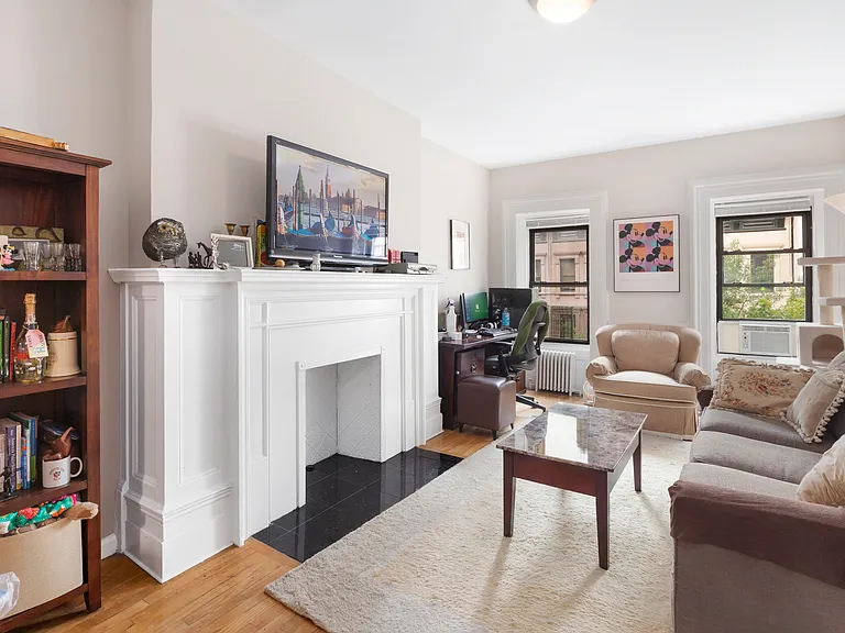 32 W 71st St #4A — Photo 1