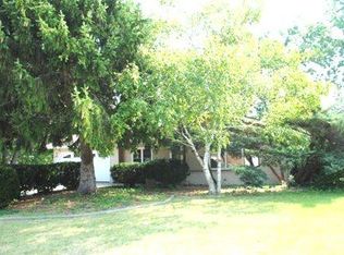 6885 W Armour Ave, Greenfield, WI 53220