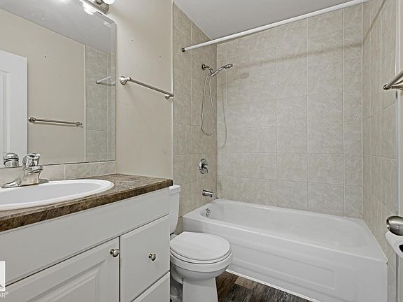 5th image of 9712 162nd St NW