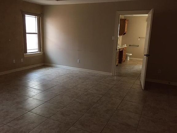 4th image of 1808 S Chandler Cir