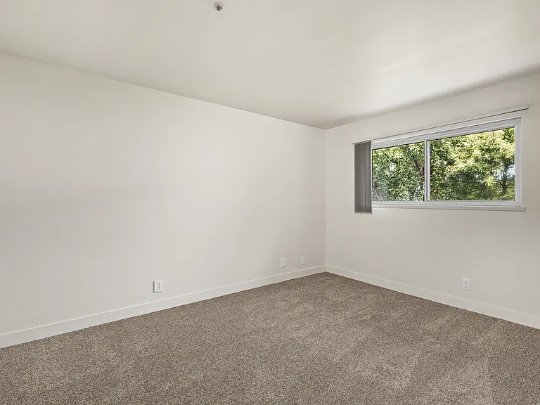 Los Robles Apartments — Photo 21