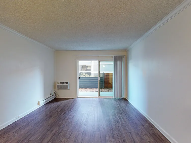 Eight 80 Newport Beach — Photo 125
