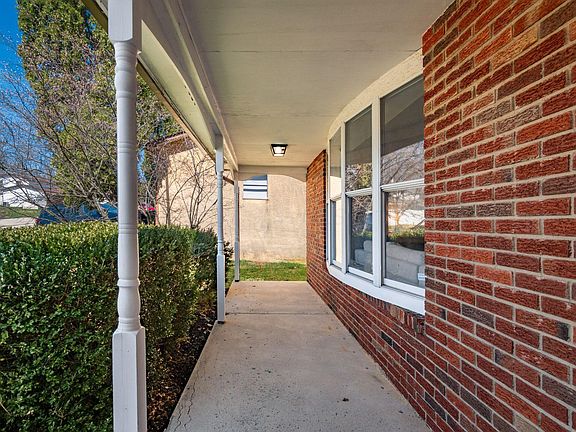 5th image of 1638 Carrigallen Ln