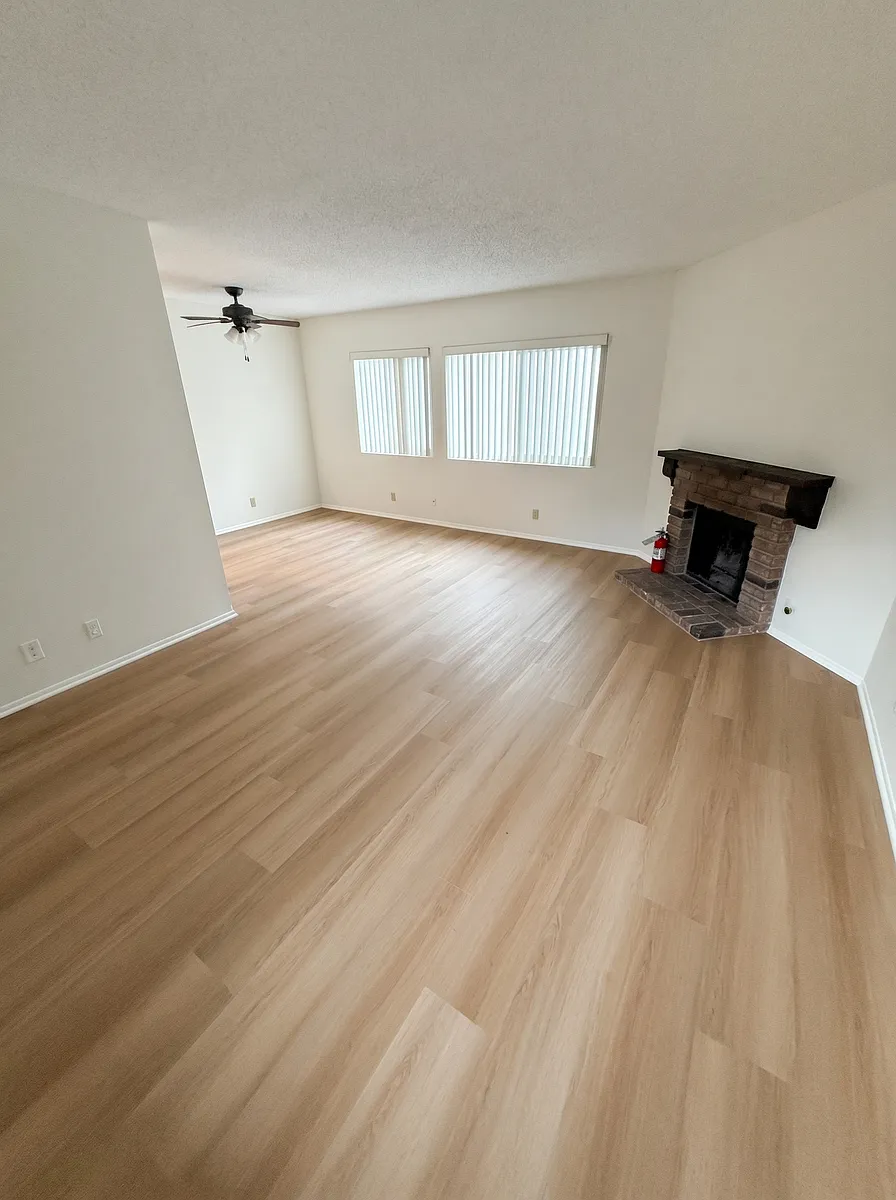 Building Photo - 5358 Circle Dr #205