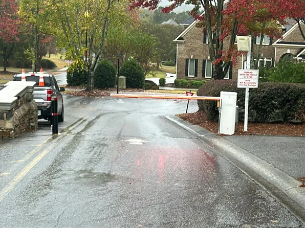 5640 Golf Club Dr, Braselton, GA 30517