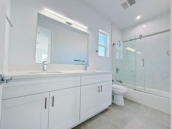 5th image of 16111 Fairgrove Ave #A