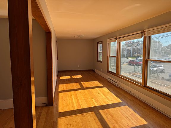 4th image of 8 Percy St APT A