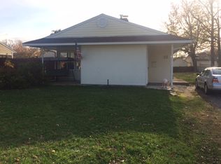 12 Strawberry Ln, Levittown, PA 19055