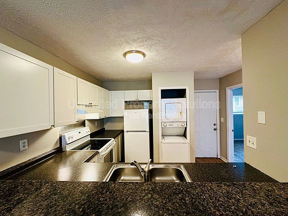 5th image of 215 Sunn Aire Ct APT A