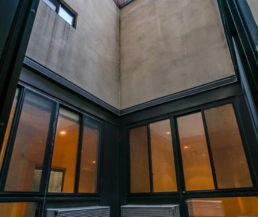 4th image of 207 E 27th St