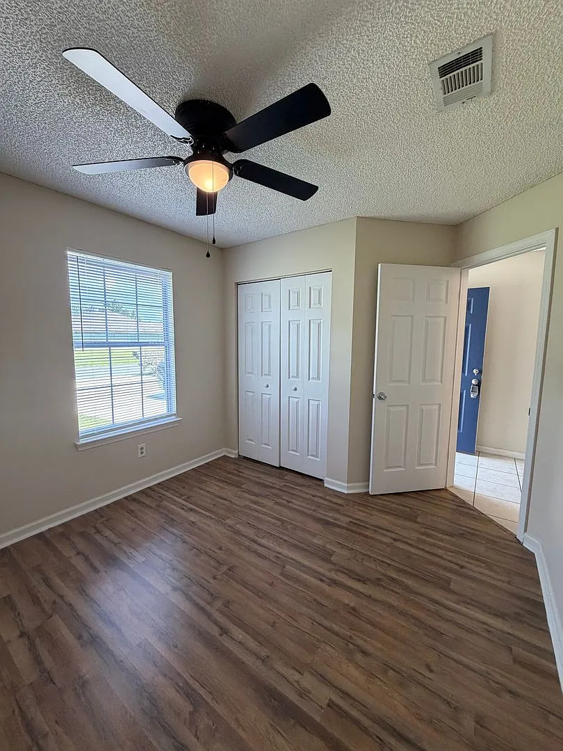 W. 101 Talbot Ct — Photo 4