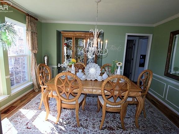 5th image of 9040 Newcastle Ct