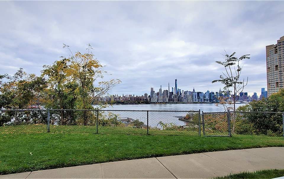 2nd image of 7400 Boulevard E