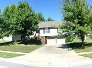 612 W Sunrise Dr, Belton, MO 64012