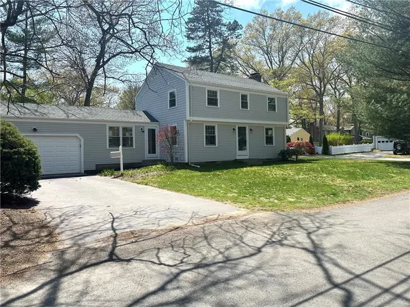 11 Briarwood Dr, Barrington, RI 02806