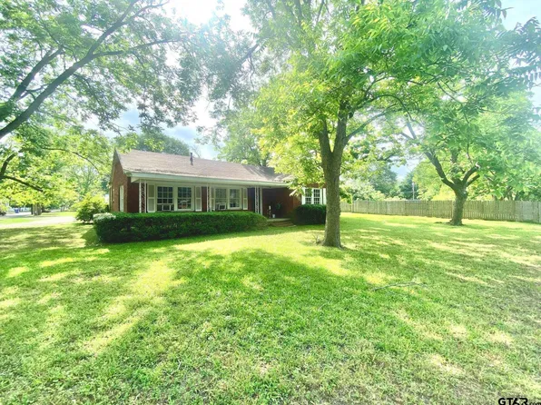 710 N 6th St, Crockett, TX 75835