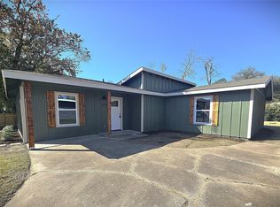 917 E Myrtle St, Angleton, TX 77515