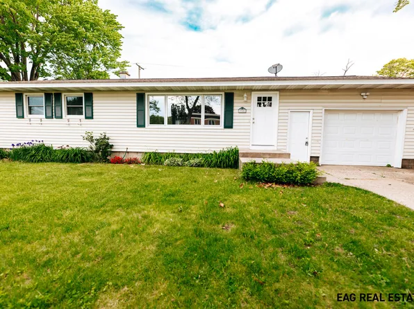 950 Woodside Rd, Muskegon, MI 49441