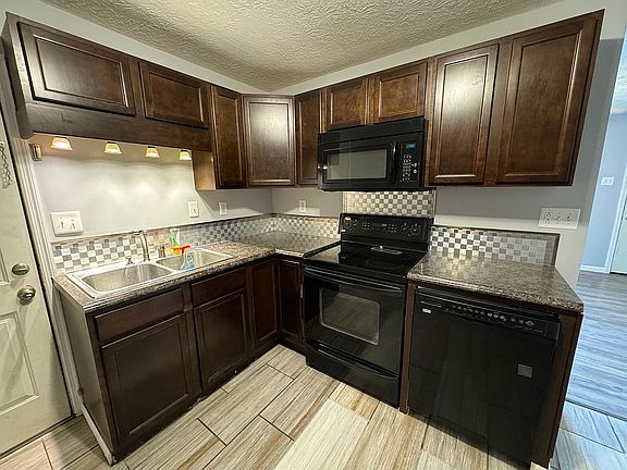 5th image of 407 Sharp Ln