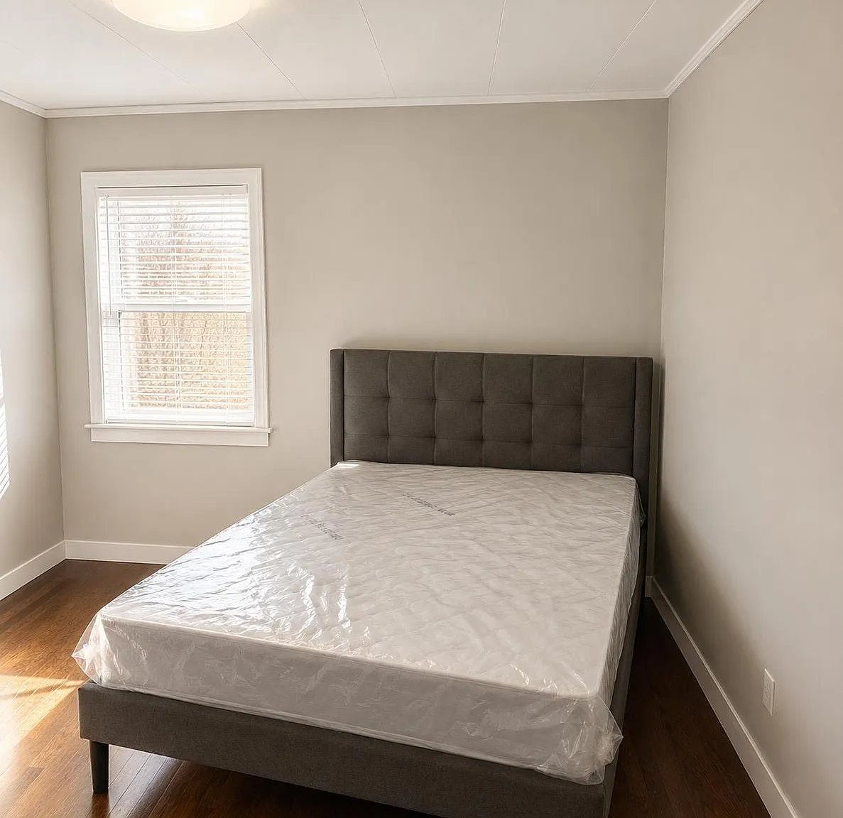 4 bed, 1.0 bath, 1700 sqft, $905 — Photo 1