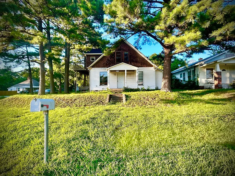 1404 Callahan St