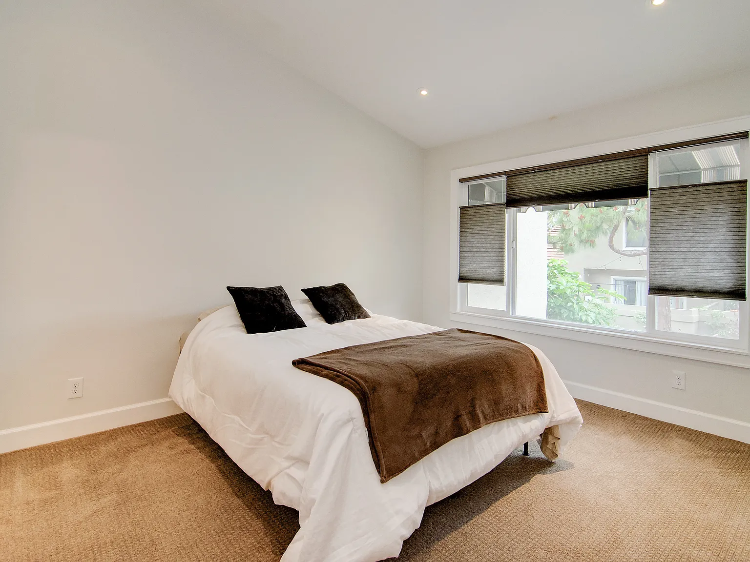 2 bed, 1.5 bath, 1200 sqft, $3,800 — Photo 4