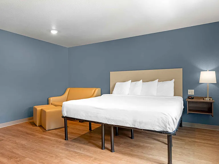 Deluxe Studio - 1 King Bed