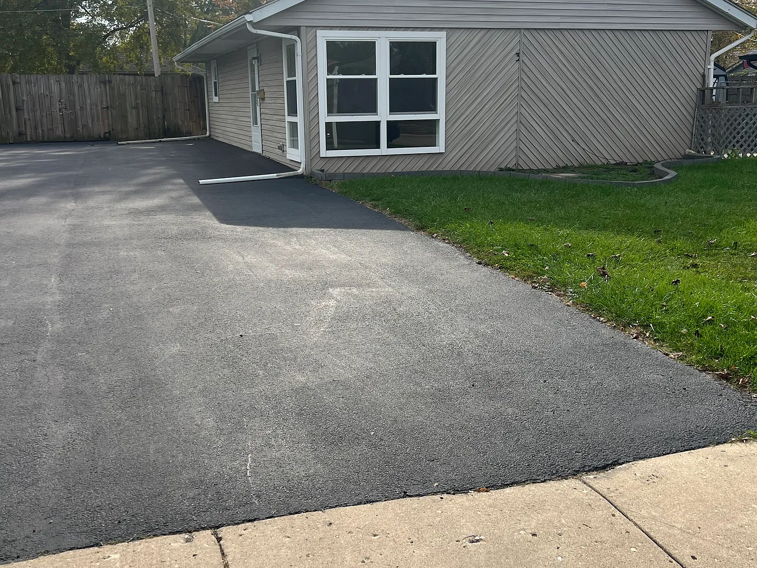 3 bed, 960 sqft, $2,600 — Photo 3