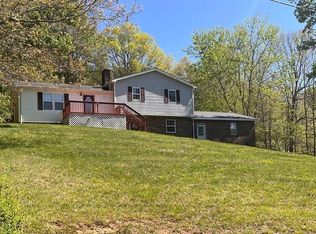 206 Sycamore Ln, Hillsville, VA 24343
