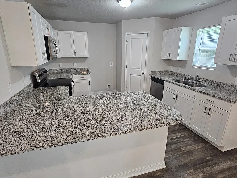 14210 Green Wing Cir — Photo 4