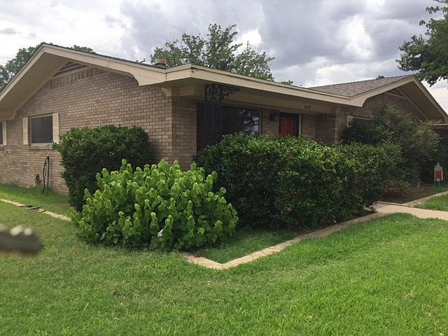 2nd image of 1447 Custer Ave