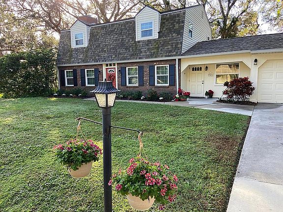 2nd image of 1609 Pecan St