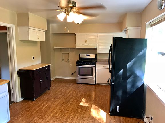 5th image of 1800 Dale Ct