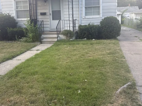 18961 Woodside St, Harper Woods, MI 48225