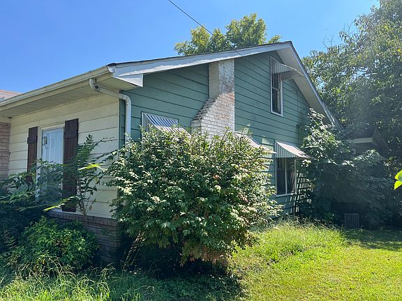 4th image of 715 Magnolia St