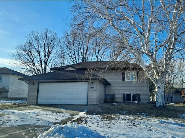 560 Jackson St SW, Hutchinson, MN 55350