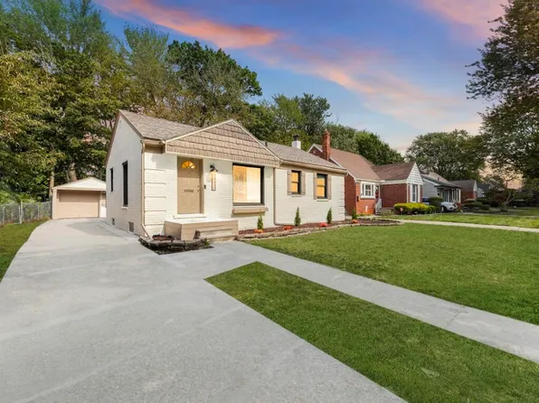 20611 Damman St, Harper Woods, MI 48225