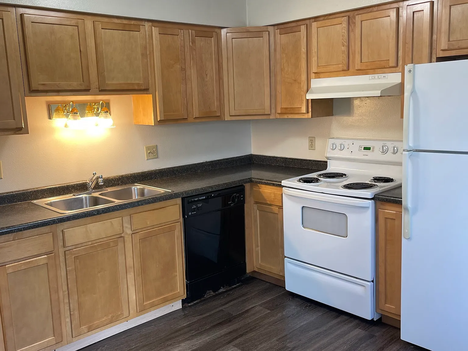 3 bed, $1,625 — Photo 2