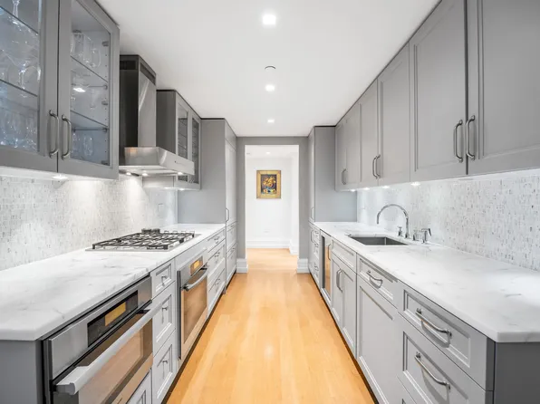 140 East 63rd Street image 3 of 22