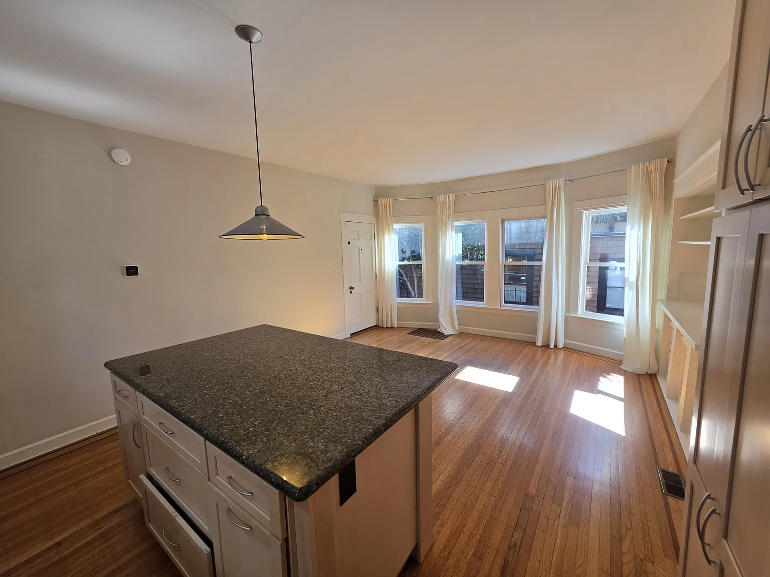 1 bed, 673 sqft, $3,100 — Photo 4