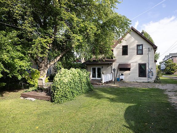3rd image of 113 W Bancroft Ave