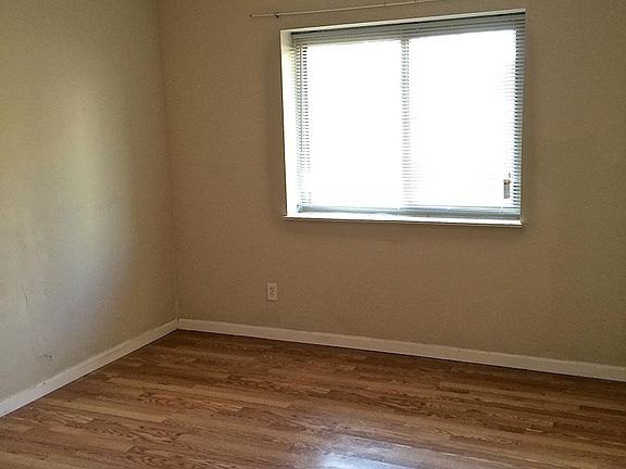 5th image of 2131 Yale Ave APT 203