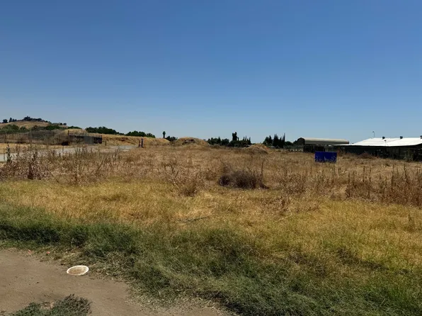 667 E River Avenue, Porterville, CA 93257