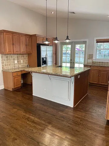 3 bed, 1679 sqft, $5,200 — Photo 2