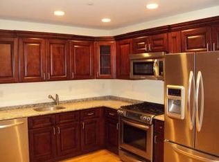147 Main St APT 3H, Mineola, NY 11501