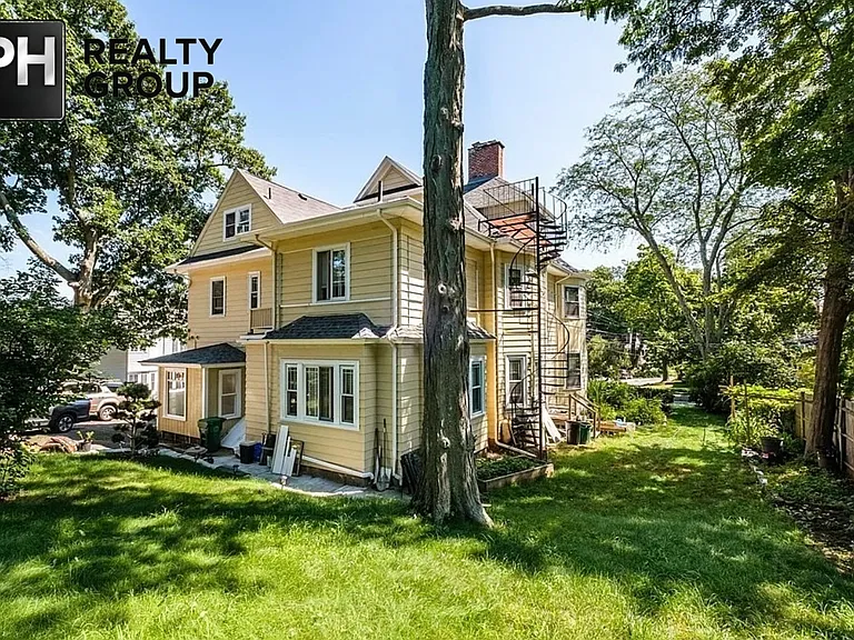 161 Walnut St #1 — Photo 21